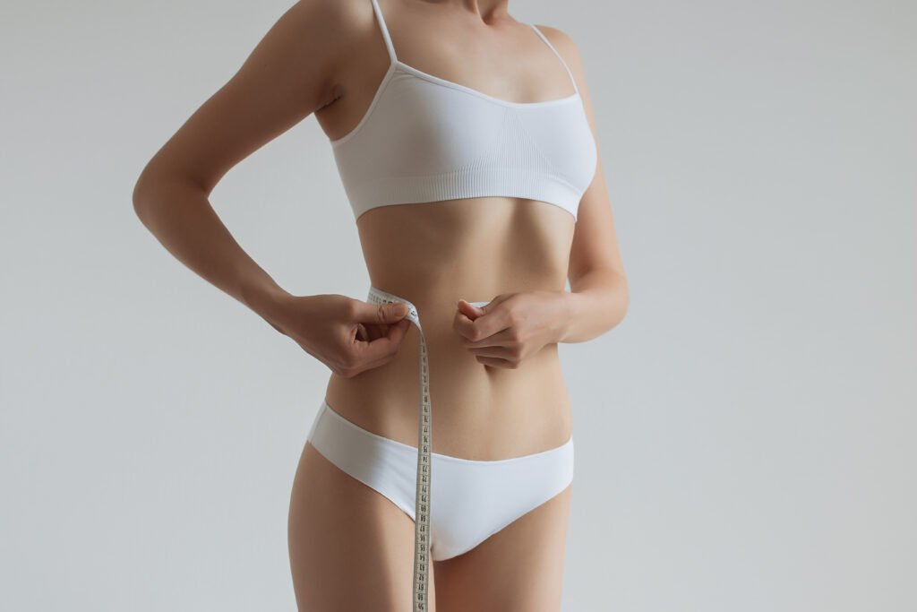 Home 58 Liposuccion ventre jeune femme